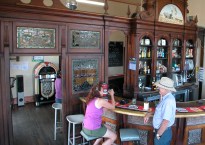 Imperial Hotel Ravenswood. Photo by Len Zell